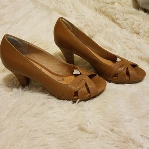 Sofft tan peek toe heels
